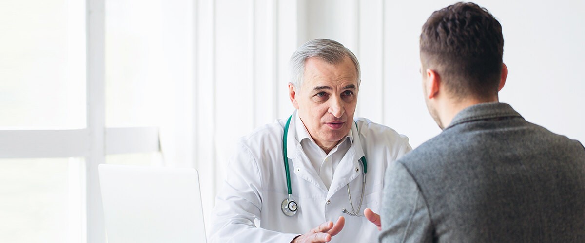 Image of a doctore talking to his patient