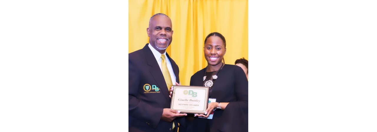 Giselle Battley receiving an award of being a Keynote speaker at XULA Division of Business Annual Awards Banquet 2019